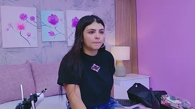 EmmaLeens online show from 04/14/26, 11:59