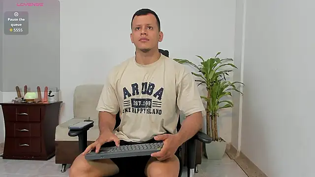 Snapshot of Alex_towerss chatting on 03/03/26, 01:40 Alex towerss online show from 03/03/26, 01:40