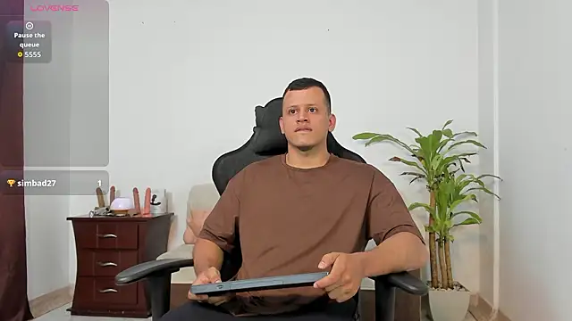 Snapshot of Alex_towerss chatting on 02/27/26, 08:19 Alex towerss online show from 02/27/26, 08:19