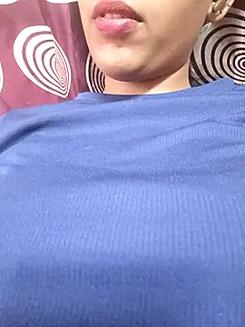 Snapshot of Sakshiverma chatting on 04/12/26, 08:06 Sakshiverma online show from 04/12/26, 08:06