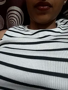 Snapshot of Sakshiverma chatting on 04/14/26, 07:52 Sakshiverma online show from 04/14/26, 07:52