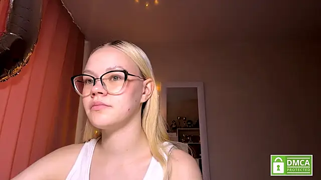Snapshot of MiaCashe chatting on 05/10/26, 03:25 MiaCashe online show from 05/10/26, 03:25
