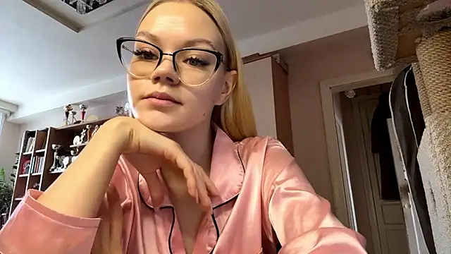MiaCashe online show from 03/08/26, 09:12
