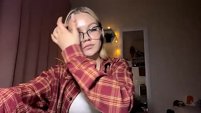 MiaCashe online show from 03/11/26, 03:06