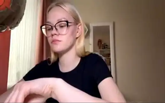 MiaCashe online show from 04/10/26, 01:18