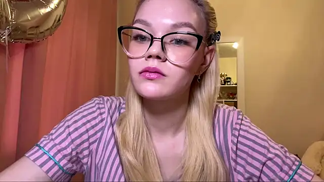 MiaCashe online show from 04/18/26, 12:07