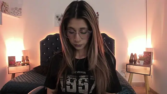 Snapshot of SaraRoadess chatting on 02/25/26, 07:25 SaraRoadess online show from 02/25/26, 07:25