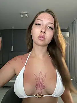 Snapshot of Bellesweett chatting on 06/18/26, 01:38 Bellesweett online show from 06/18/26, 01:38