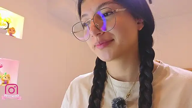 Snapshot of eva_depp_ chatting on 05/19/26, 10:33 eva depp online show from 05/19/26, 10:33