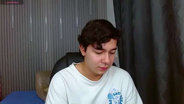 Snapshot of Julian_Smith21 chatting on 06/15/26, 04:23 Julian Smith21 online show from 06/15/26, 04:23