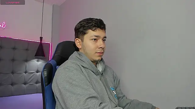 Snapshot of Julian_Smith21 chatting on 02/27/26, 12:27 Julian Smith21 online show from 02/27/26, 12:27