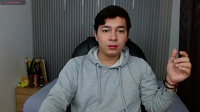 Julian Smith21 online show from 05/15/26, 12:41