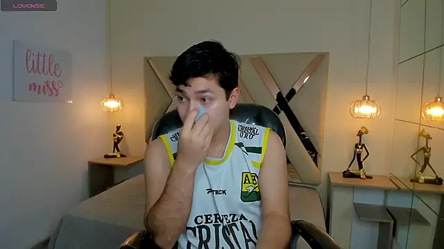 Julian Smith21 online show from 03/18/26, 12:51