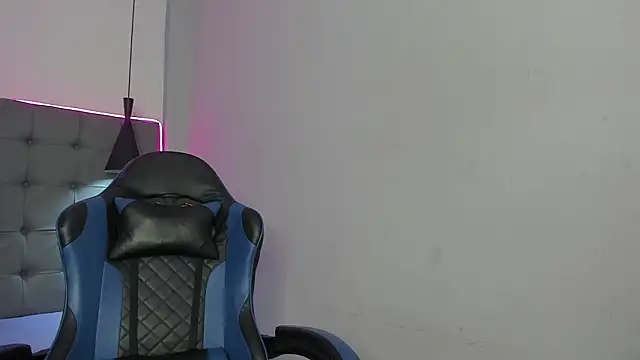 Snapshot of Julian_Smith21 chatting on 02/26/26, 12:27 Julian Smith21 online show from 02/26/26, 12:27