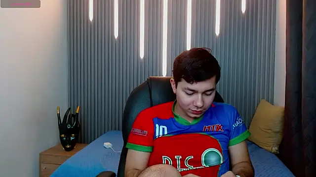 Julian Smith21 online show from 03/23/26, 02:55