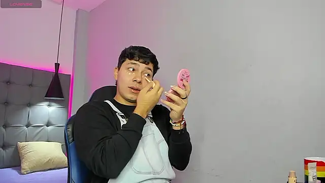 Julian Smith21 online show from 03/19/26, 12:38