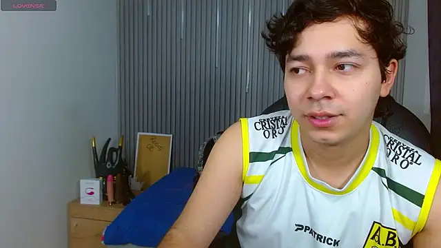 Snapshot of Julian_Smith21 chatting on 06/10/26, 03:41 Julian Smith21 online show from 06/10/26, 03:41
