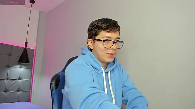 Julian Smith21 online show from 03/12/26, 01:37