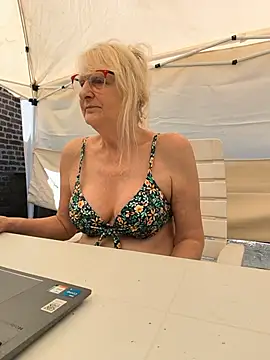 Snapshot of Heidiblueeyes chatting on 06/23/26, 01:20 Heidiblueeyes online show from 06/23/26, 01:20