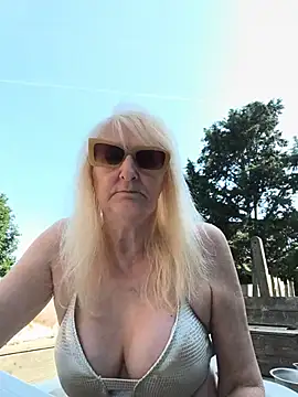 Snapshot of Heidiblueeyes chatting on 05/29/26, 08:09 Heidiblueeyes online show from 05/29/26, 08:09