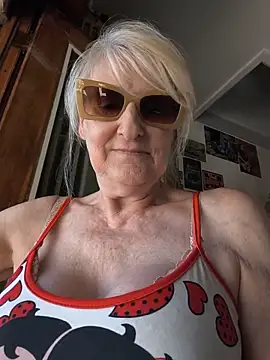 Snapshot of Heidiblueeyes chatting on 06/16/26, 11:32 Heidiblueeyes online show from 06/16/26, 11:32