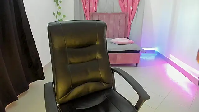 Mila rouge06 online show from 03/18/26, 02:08
