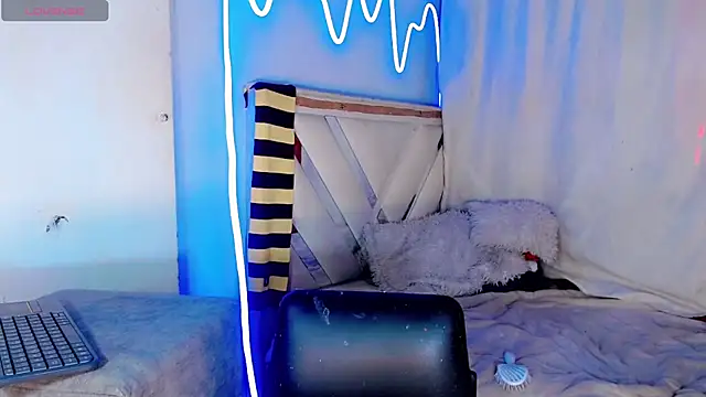 xyaraluv  online show from 04/10/26, 07:54