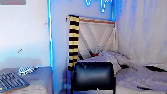 xyaraluv  online show from 04/02/26, 03:51