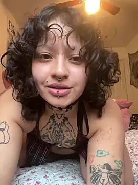 Snapshot of seducedandused chatting on 02/22/26, 07:48 seducedandused online show from 02/22/26, 07:48