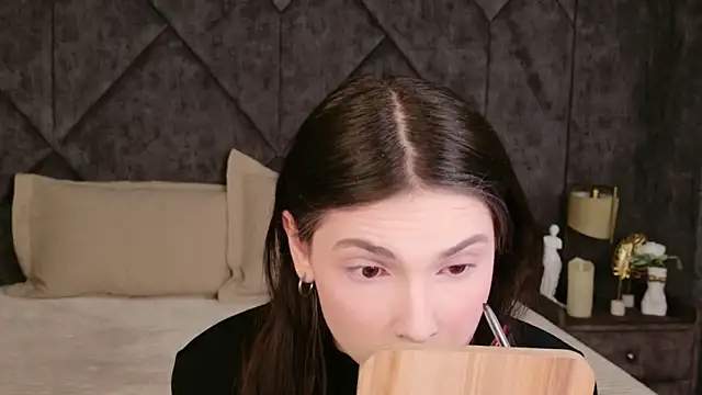 GIGI DAVS online show from 04/05/26, 08:48