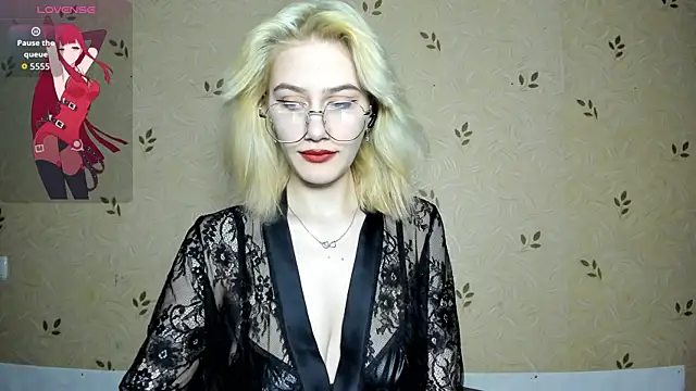 Snapshot of NicoleDaviss chatting on 07/18/26, 07:11 NicoleDaviss online show from 07/18/26, 07:11