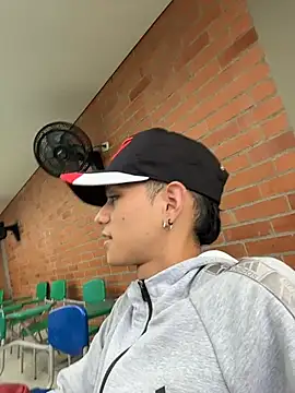 HarryGaze online show from 04/17/26, 01:14