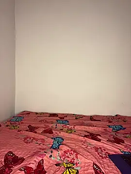 Snapshot of Beauty-and-the-beast- chatting on 03/19/26, 04:01 Beauty-and-the-beast- online show from 03/19/26, 04:01