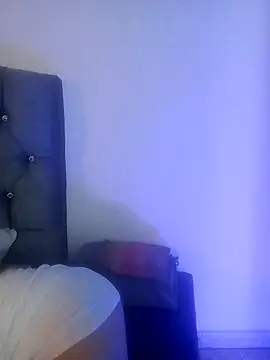 Snapshot of Little_Sweett chatting on 02/26/26, 11:43 Little Sweett online show from 02/26/26, 11:43