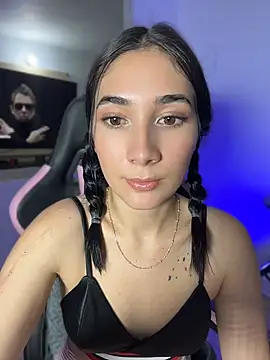 Snapshot of isa_hil chatting on 06/03/26, 01:28 isa hil online show from 06/03/26, 01:28