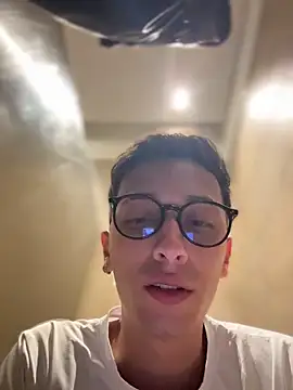Thiago Jones1 online show from 05/10/26, 06:54