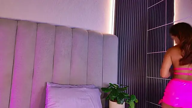 AlessiaAuren online show from 04/15/26, 08:20