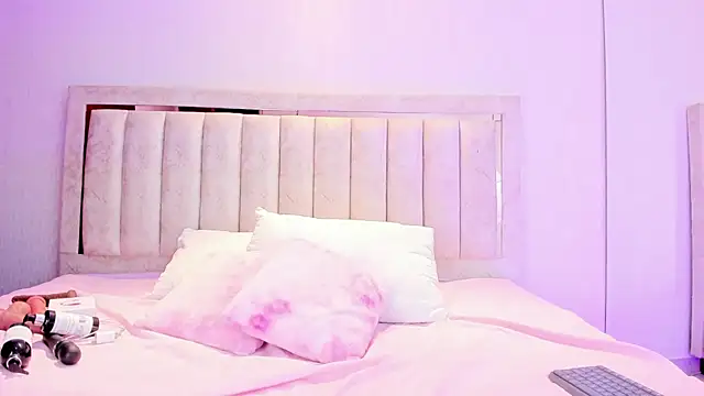 AlaiaMoretti  online show from 03/12/26, 05:02