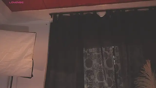 Snapshot of __lya_ chatting on 05/16/26, 08:19 lya online show from 05/16/26, 08:19