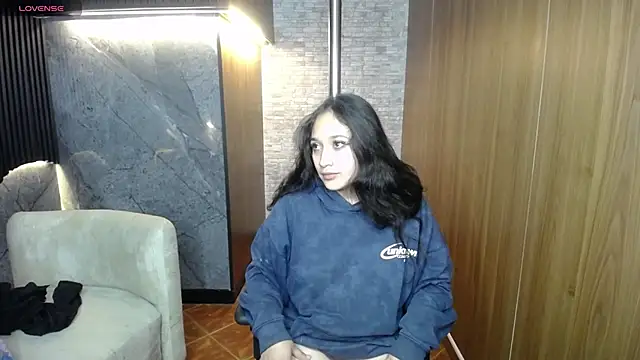 Aura cute  online show from 04/12/26, 03:43