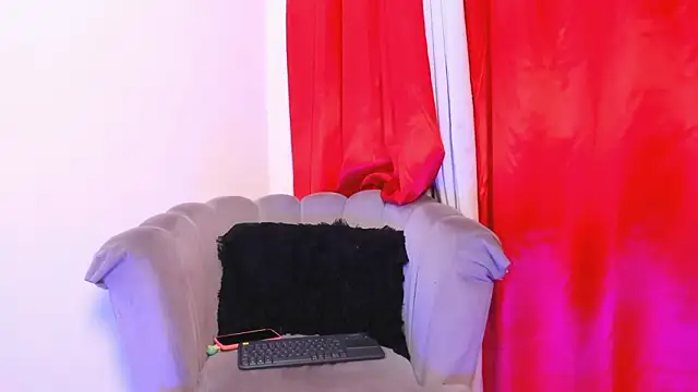 Snapshot of im_aliisson chatting on 02/28/26, 12:27 im aliisson online show from 02/28/26, 12:27