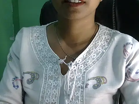 cute momo love online show from 04/24/26, 05:09