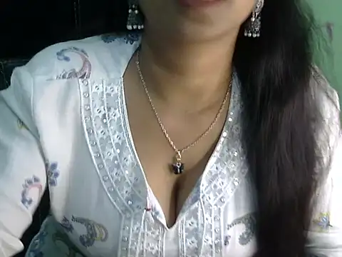 cute momo love online show from 04/19/26, 05:41