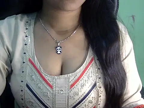 cute momo love online show from 04/07/26, 06:26