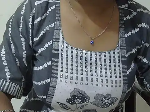cute momo love online show from 05/26/26, 07:28