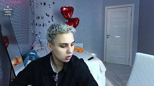 LuxuryLoverss online show from 03/15/26, 10:55