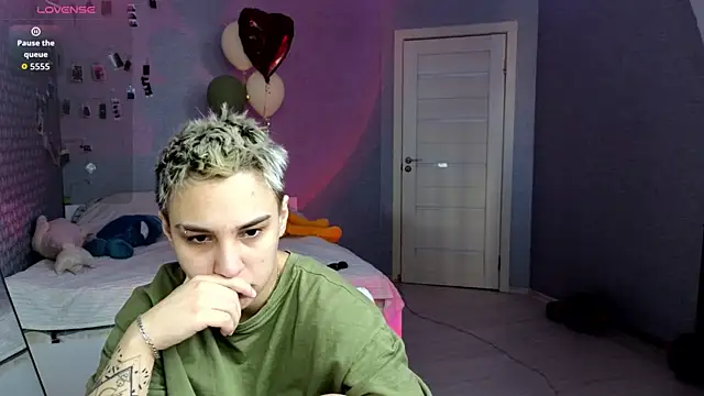 LuxuryLoverss online show from 04/15/26, 11:27