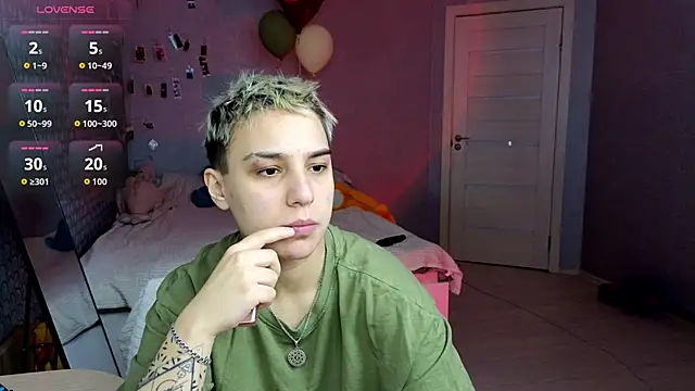 LuxuryLoverss online show from 04/14/26, 11:15