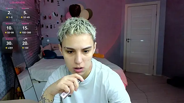 LuxuryLoverss online show from 04/11/26, 11:03