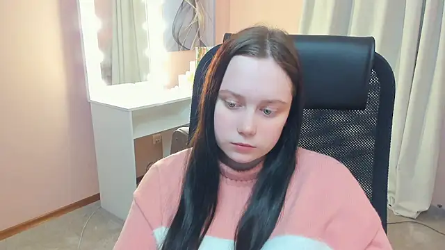 Snapshot of LynnaNull chatting on 02/23/26, 07:53 LynnaNull online show from 02/23/26, 07:53